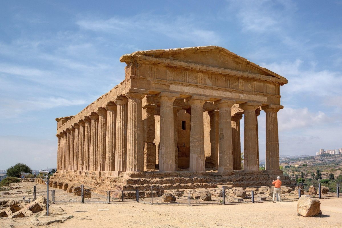 {{de|Italien, Sizilien, Agrigent, Tal der Tempel, Concordiatempel, Tempel F}}{{en|Italy, Sicily, Agrigento, Valley of the Temples, Temple of Concordia}}